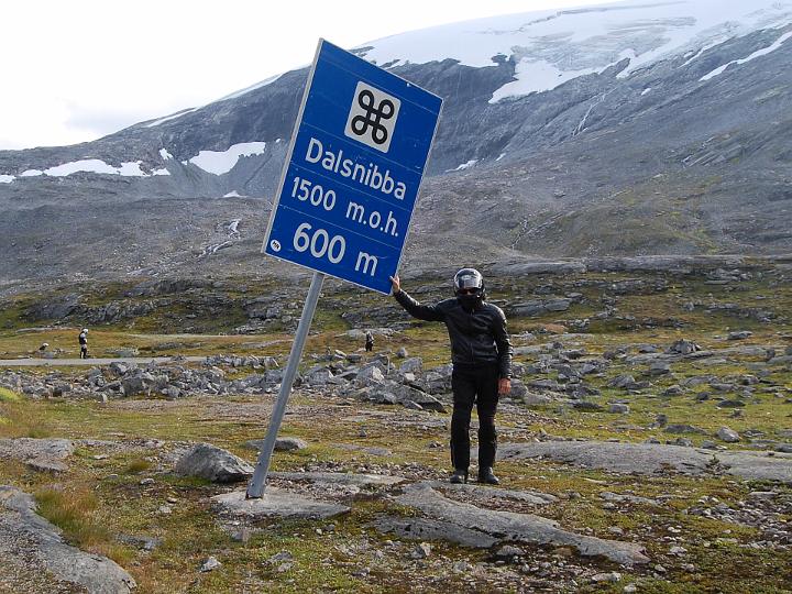 Strada per l'altopiano Dalsnibba.JPG - AI PIEDI DELLA RUPE